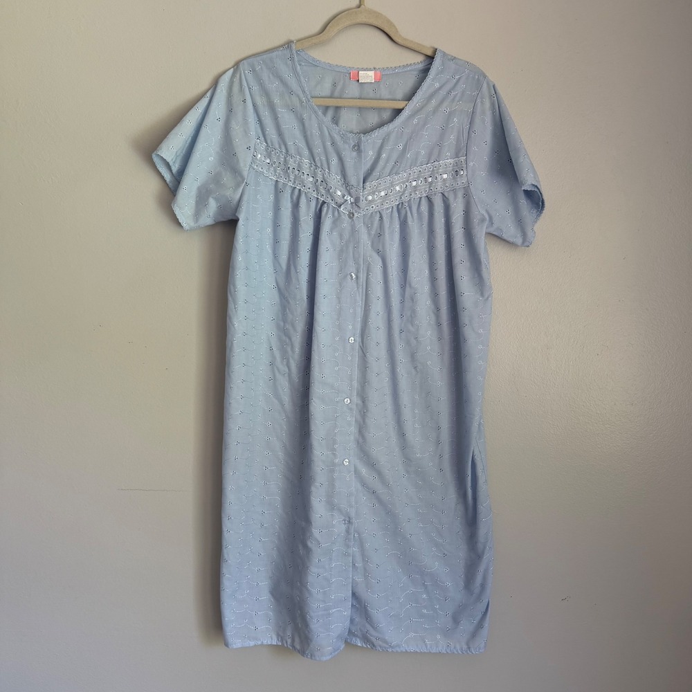 Vintage‎ Lati Fashion Blue Eyelet Lace Trim Button Front Nightgown Sleepwear 1X